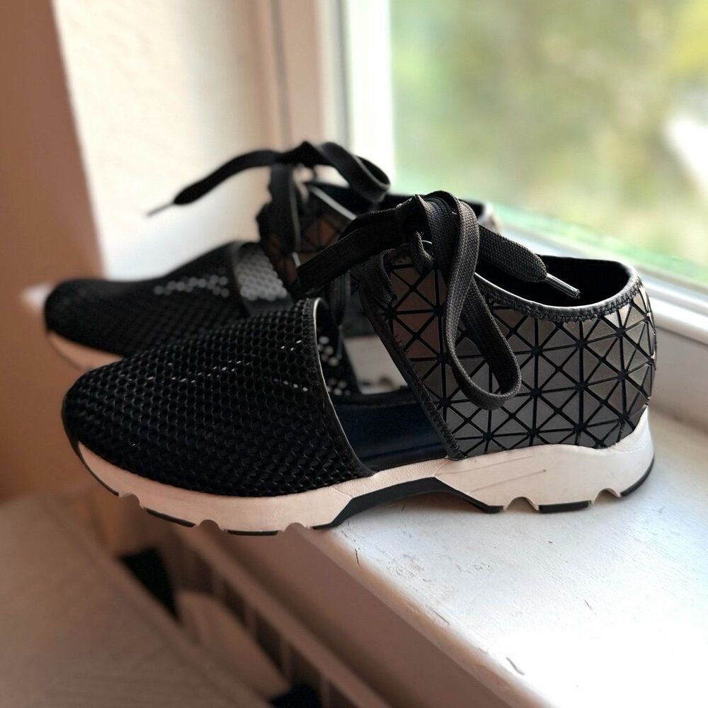 All Black Signature Amazing Mesh Black Fashion Breathable Sneakers Size 38 EUC